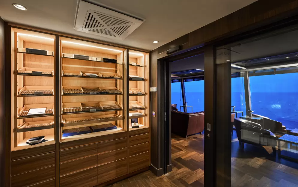 Explora Journeys, EXPLORA I, Malt Whiskey Bar 6.jpg