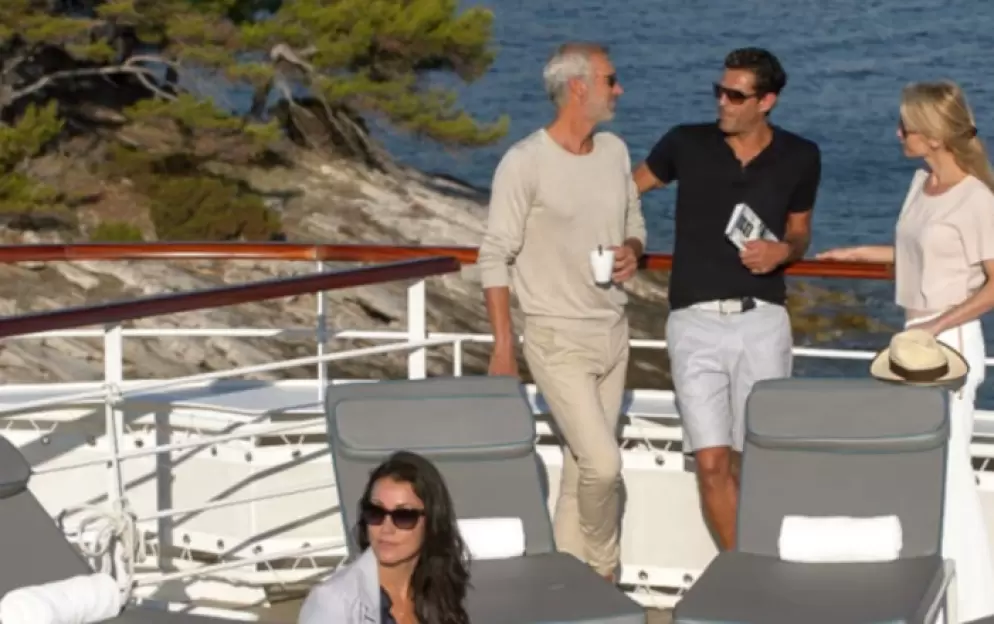 Ponant Le Jacques Cartier Pool.jpg
