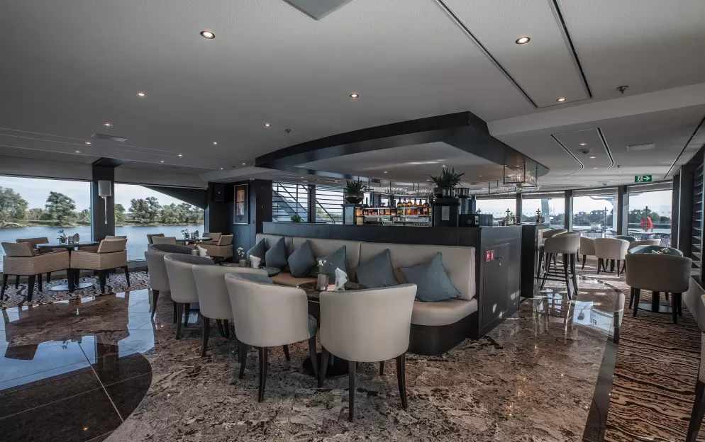 Tauck MS Andorinha Full View of Bar Lounge.jpg