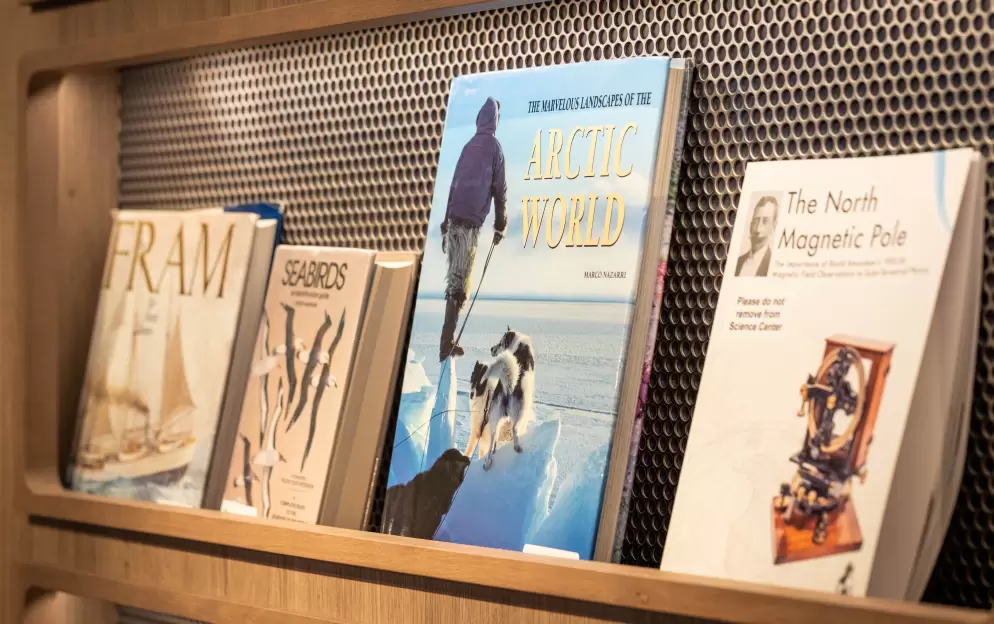 Hurtigruten - MS Roald Amundsen - Library.JPG