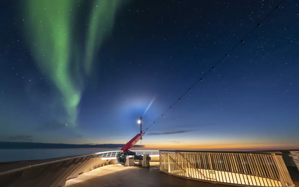 Hurtigruten MS Roald Amundsen Observation Deck 3.JPG