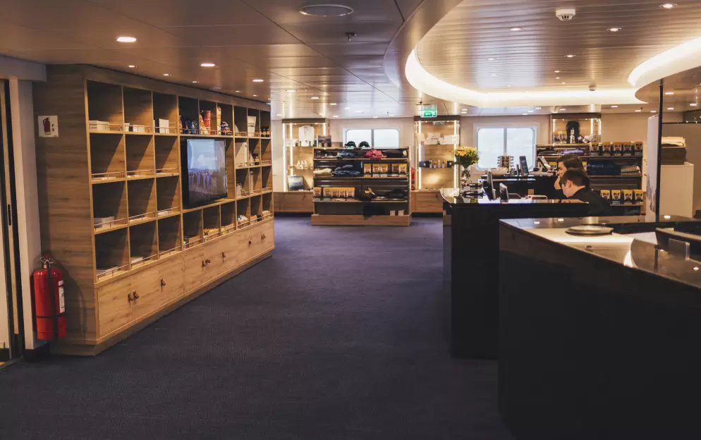 Hurtigruten MS Spitsbergen Shop 0.jpg