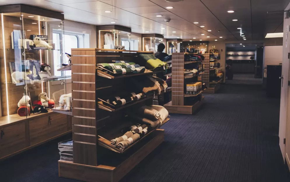 Hurtigruten MS Spitsbergen Shop 3.jpg