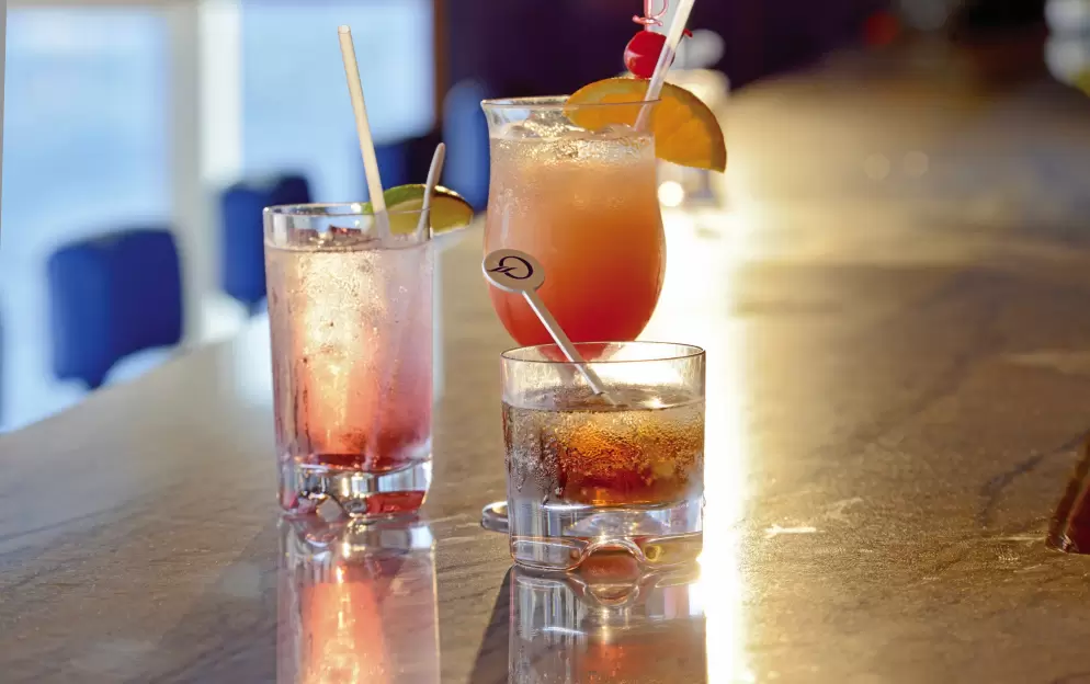 Oceania Cruises Waves Bar 4.jpg