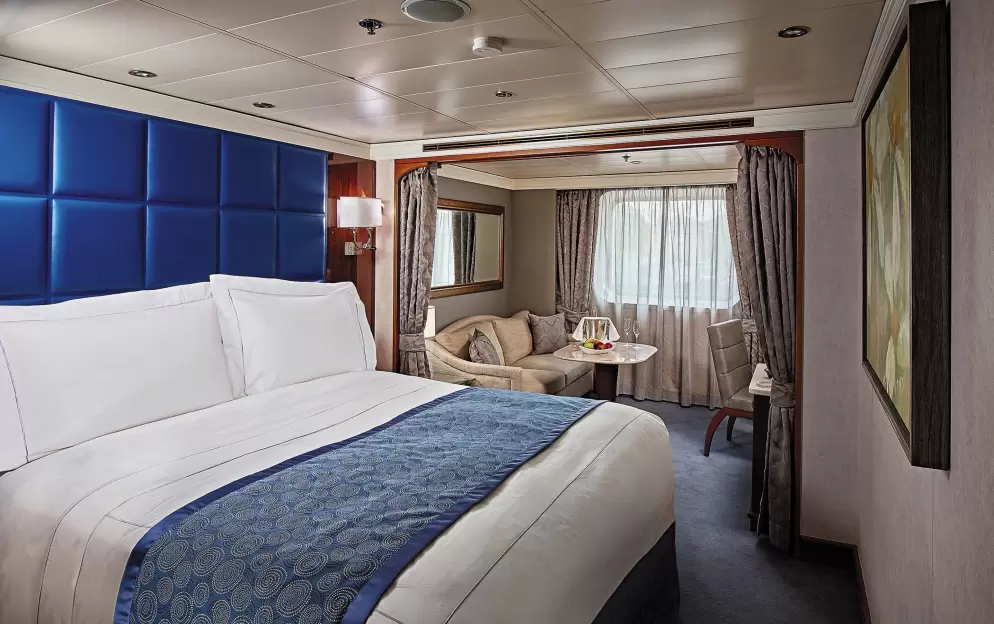 Deluxe Window Suite