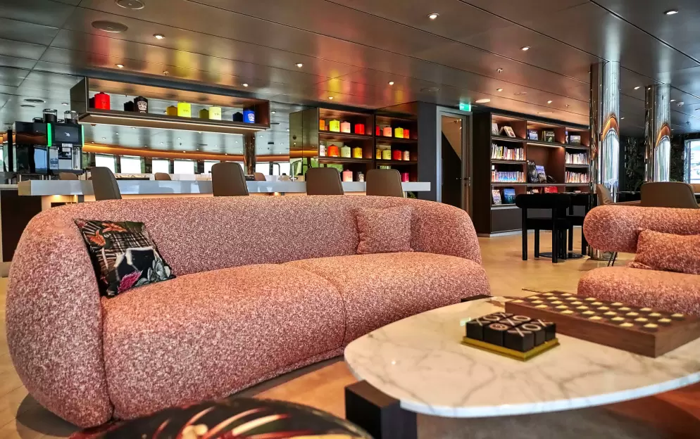 Scenic, Scenic Eclipse II, Observation Lounge 0.jpg