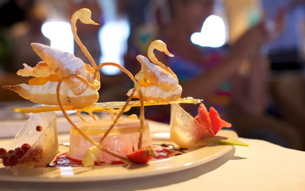 SeaDream Yacht Club SeaDream I & II Dining 2.jpg
