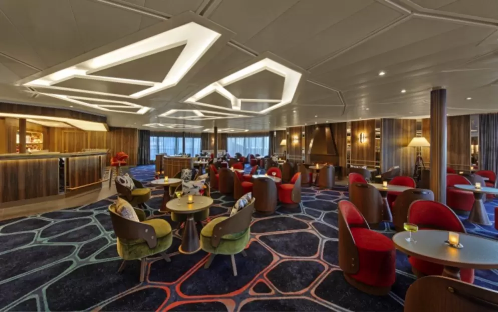 Seabourn Seabourn Encore The Club 1.jpg