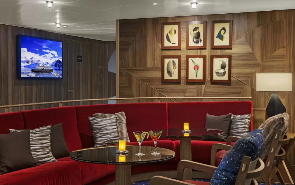 Seabourn Pursuit - Constellation Lounge 4.jpg
