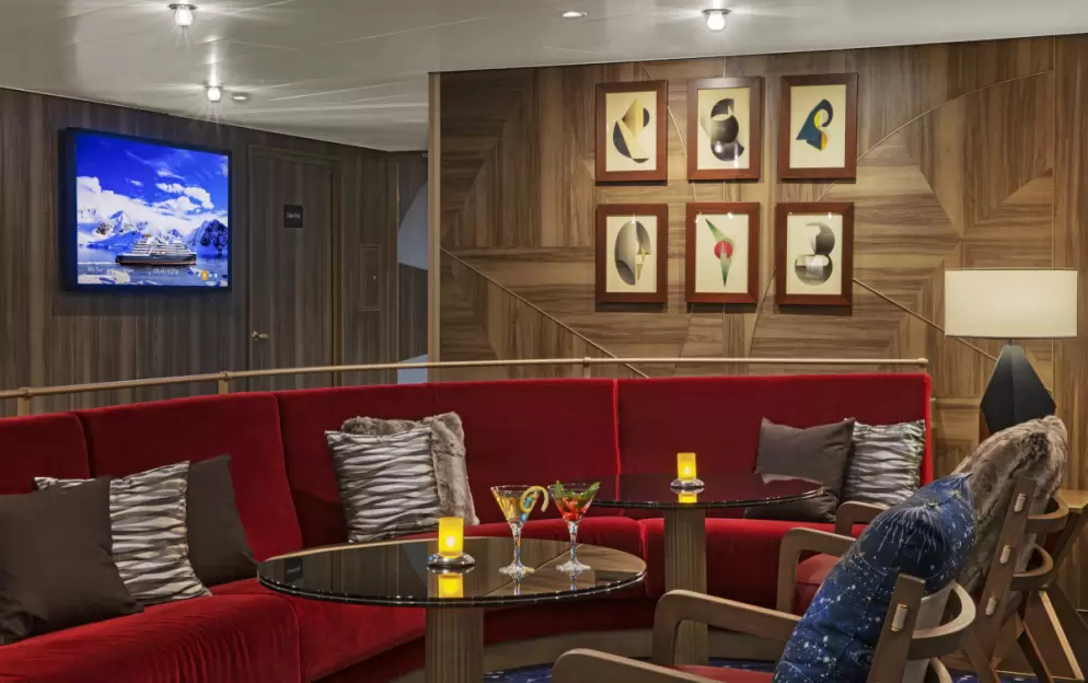 SEABOURN Constellation Lounge 1.png