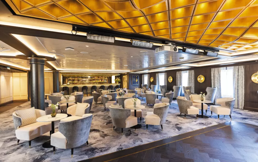 RSSC Seven Seas Grandeur, Meridian Lounge.jpg