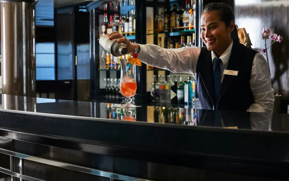 Silversea Cruises - Silver Whisper - The Bar 2.jpg