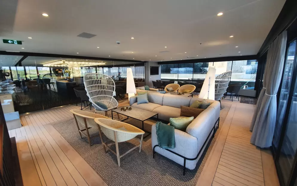 APT Travelmarvel Polaris Alfresco Lounge.jpg