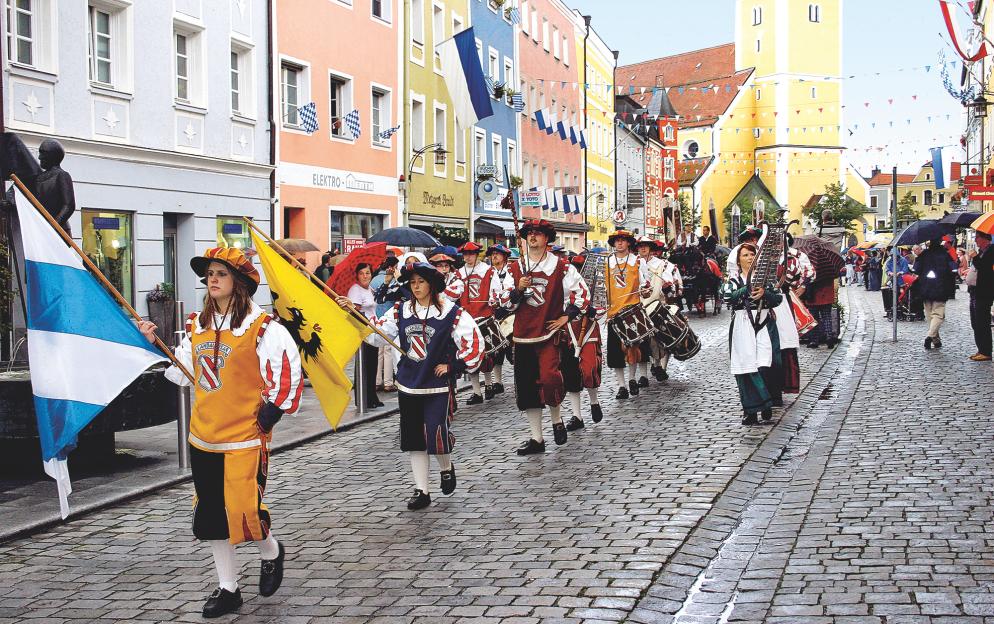 Vilshofen - DANUBE_DE_VilshofenParade.jpg