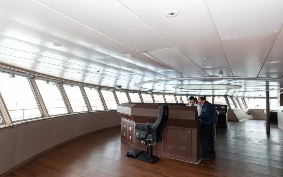 Quark Expeditions_World Explorer_Bridge _4_.jpg