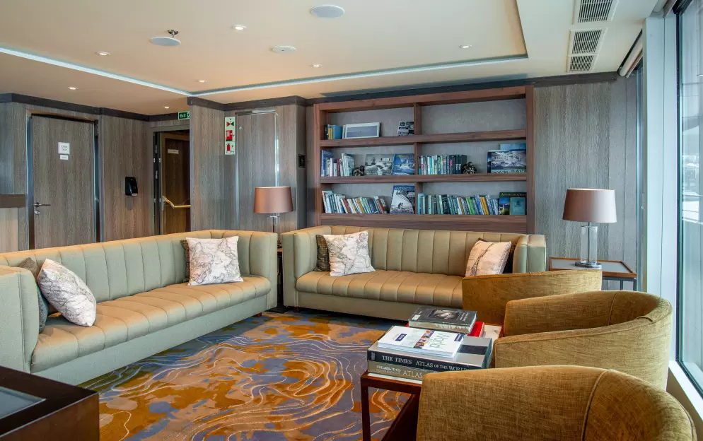 Quark Expeditions_World Explorer_Observation Lounge _4_.jpg