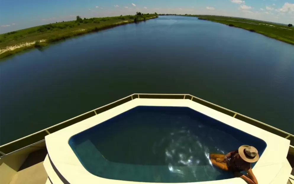 AmaWaterways, Zambezi Queen, Pool.jpg