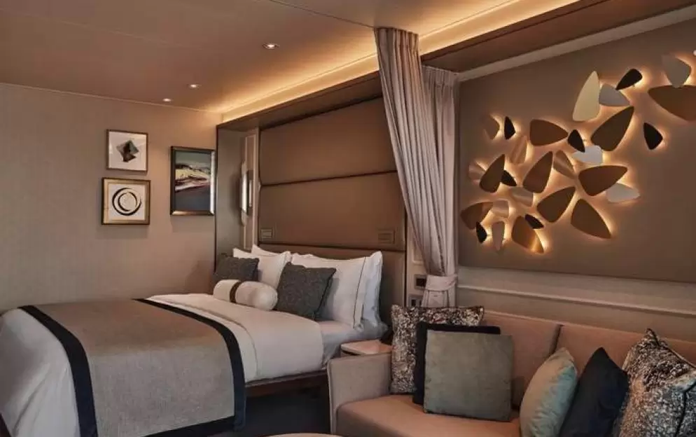 Deluxe Veranda Suite