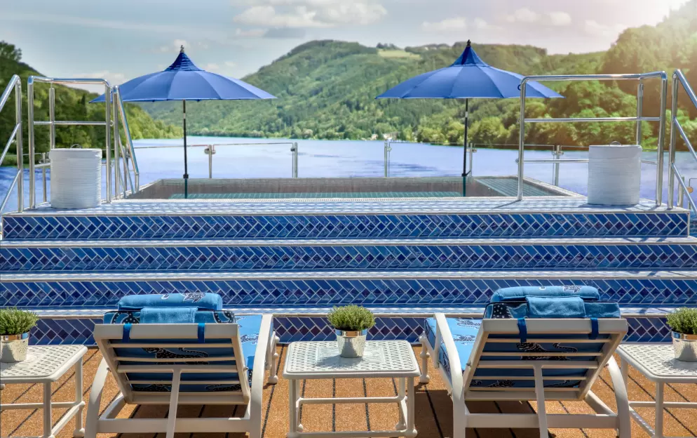 Uniworld Bon Voyage - Infinity Pool 1.jpg