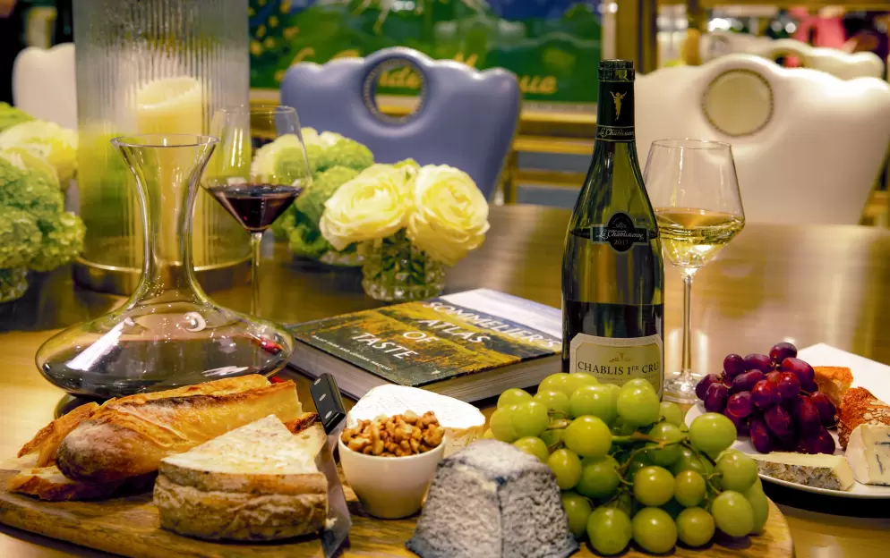 Uniworld Bon Voyage - La Cave Des Vins 1.jpg