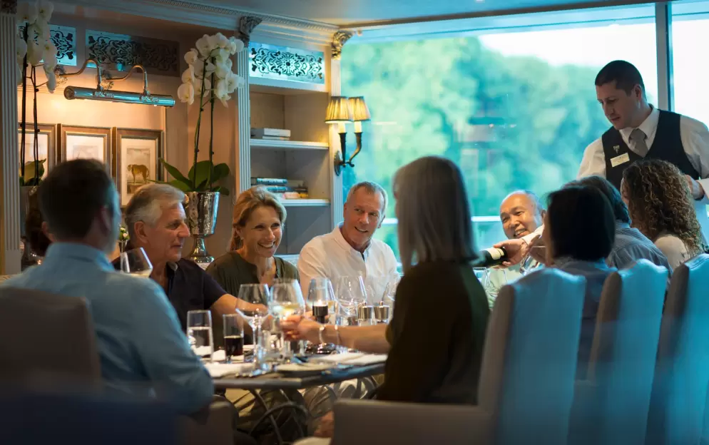 Uniworld SS Maria Theresa - Bar du Leopard 1.jpg