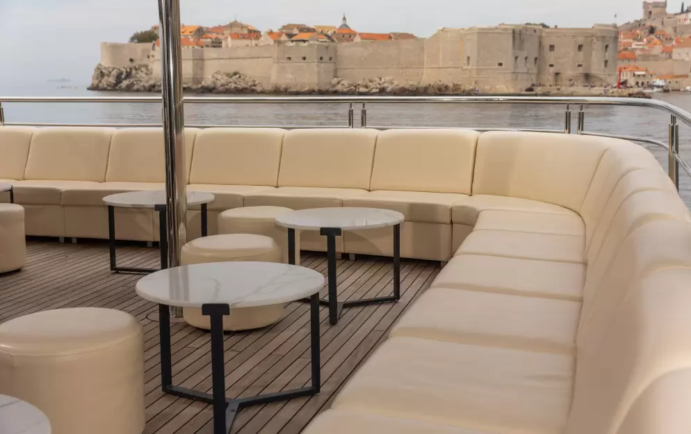 APT MV Eleganza Outdoor Lounge 0.jpg