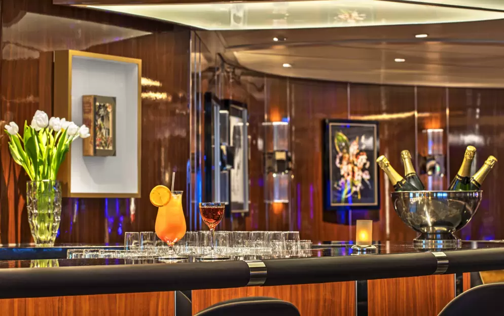 Seabourn Ovation - The Club 2.jpg