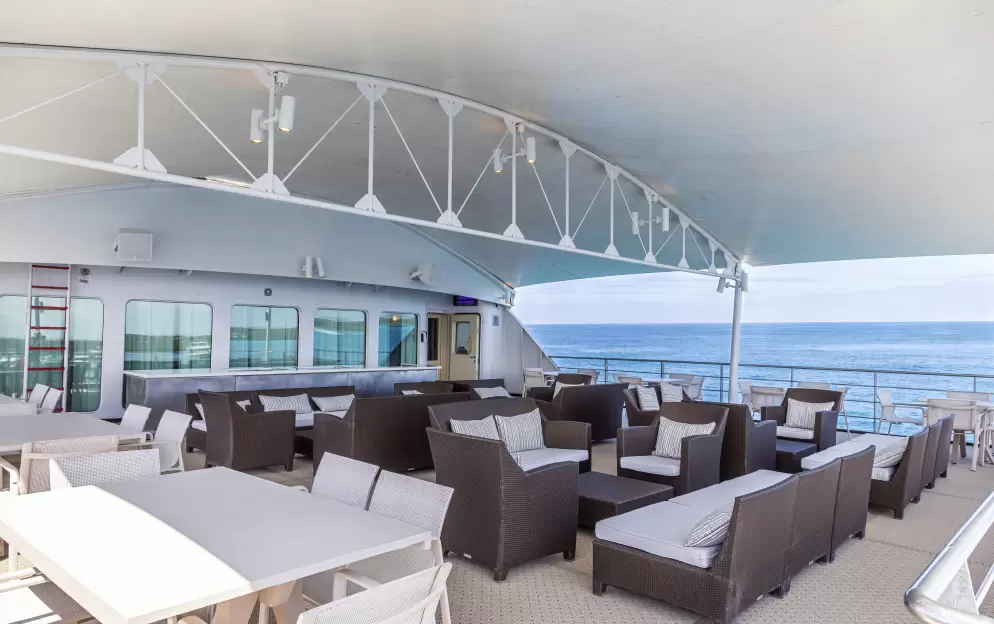 HX Hurtigruten Expeditions, Santa Cruz II, Sky Deck, Credit - Stef van Vuuren.jpg