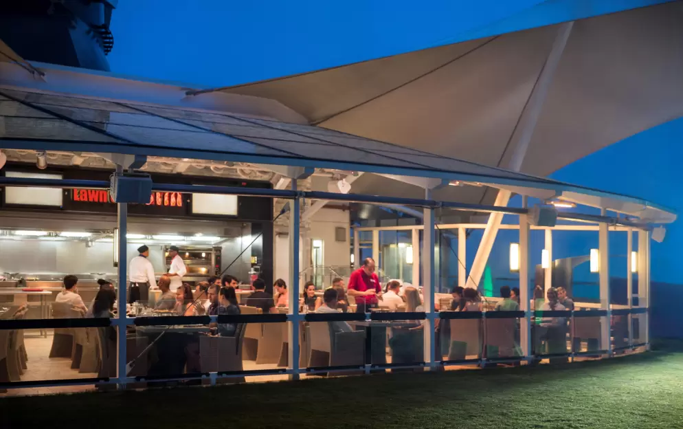 Celebrity Reflection - Lawn Club Grill 3, ©CEL.jpg