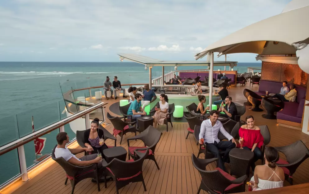 Celebrity Reflection - Sunset Bar, ©CEL.jpg