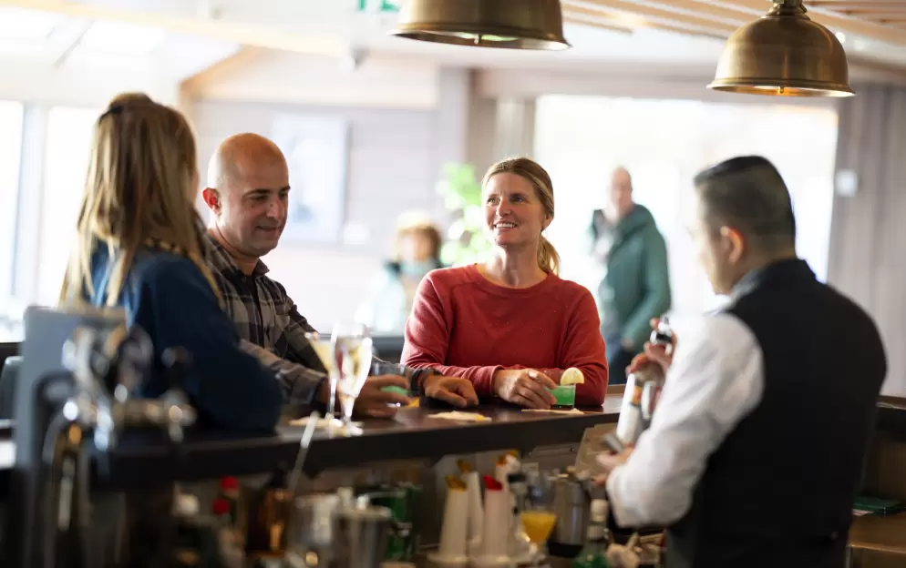 HX Hurtigruten Expeditions, MS Fridtjof Nansen, Explorer Lounge & Bar 5 ©Espen Mills.JPG