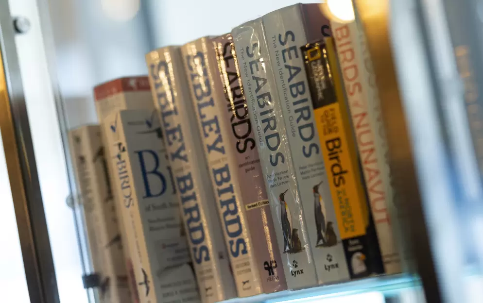 HX Hurtigruten Expeditions, MS Fridtjof Nansen, Library 1 ©Espen Mills.JPG