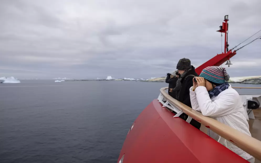 HX Hurtigruten Expeditions, MS Fridtjof Nansen, Observation Deck 3 ©Espen Mills.JPG