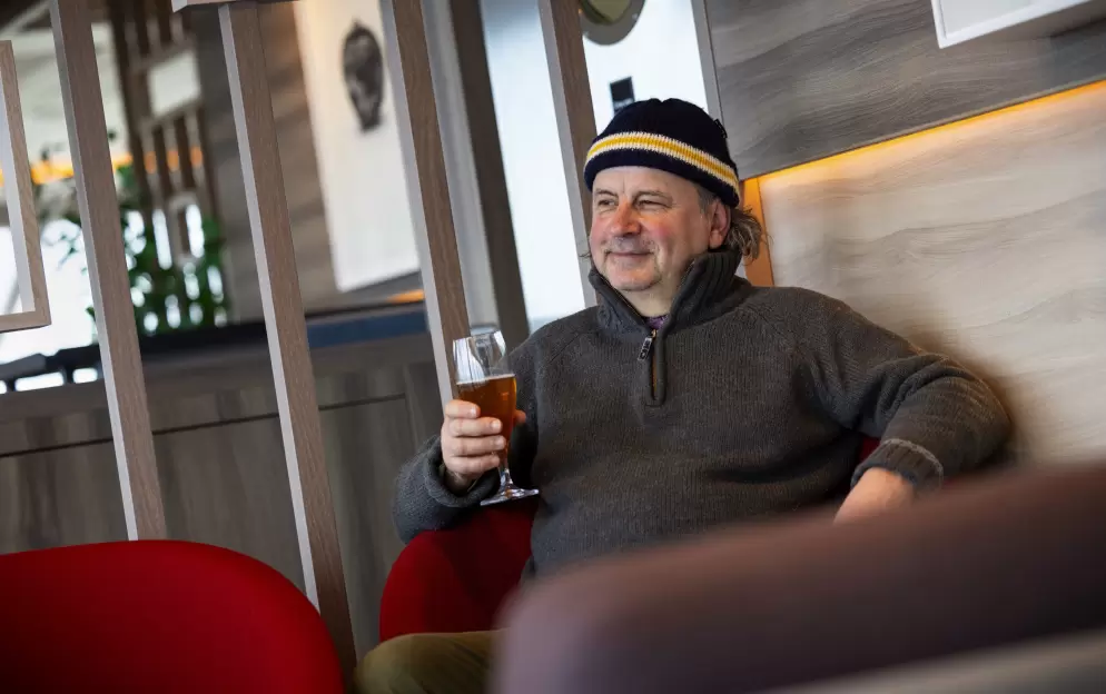 HX Hurtigruten Expeditions, MS Fridtjof Nansen, Explorers Lounge & Bar 8 ©Espen Mills.JPG