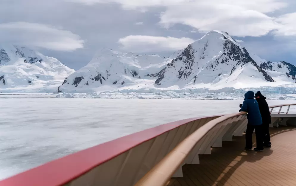 HX Hurtigruten Expeditions, MS Roald Amundsen, Antarctica - Blind Bay 3 ©Kay Fochtmann.jpg