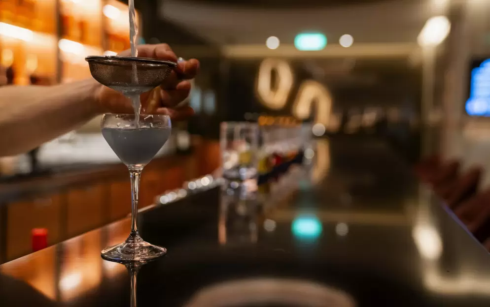 Celebrity Cruises, Celebrity Beyond, World Class Bar 8 ©CEL.jpg
