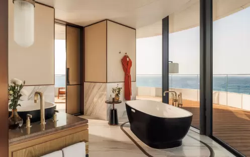 maa_ocean-panoramic-room-bathroom_image-2