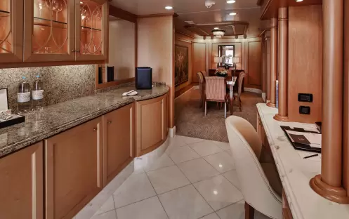 CUNARD Queen Elizabeth Q1 Suite 2