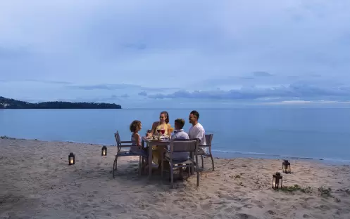 SAii Laguna Phuket Food Beverage Mr Tomyam Family Beach Dinner