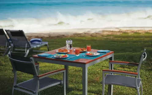 SAii Laguna Phuket Food Beverage Mr Tomyam Dining Table