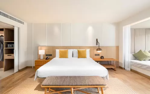 SAii Laguna Phuket Lagoon View Suite Bed
