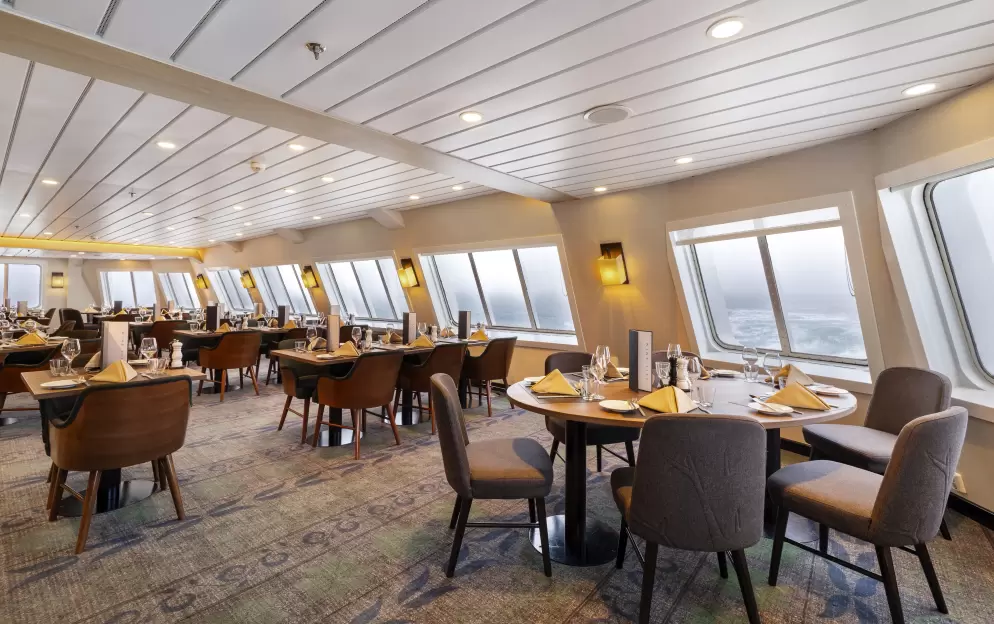 HX Hurtigruten Expeditions, MS Spitsbergen, Aune 6.jpg