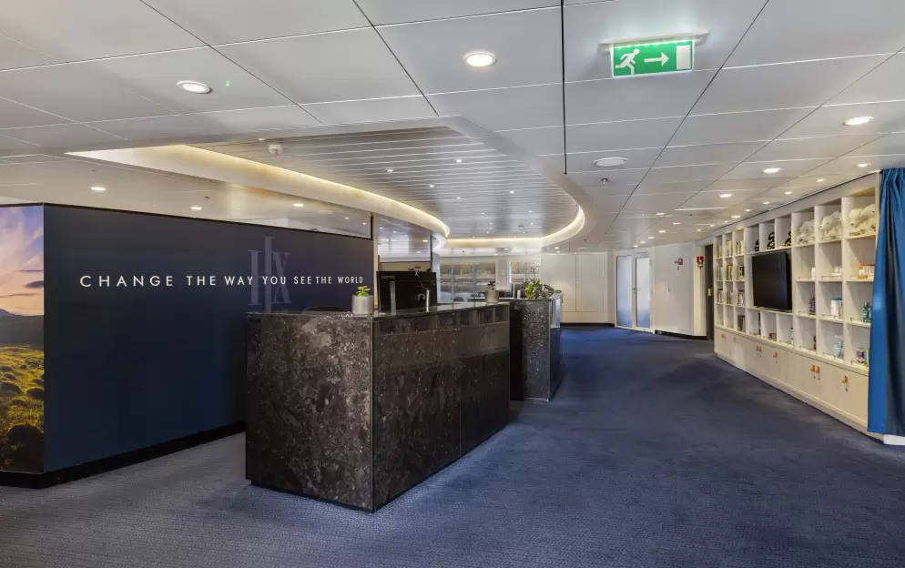 HX Hurtigruten Expeditions, MS Spitsbergen, Reception, Credit - Espen Mills 1.jpg