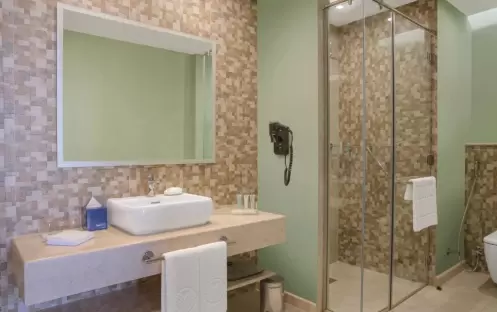 middle-east-holidays-ras-al-khaimah-the-cove-rotana-resort-spacious- guest-room