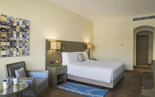middle-east-holidays-ras-al-khaimah-the-cove-rotana-resort-pool-view- room