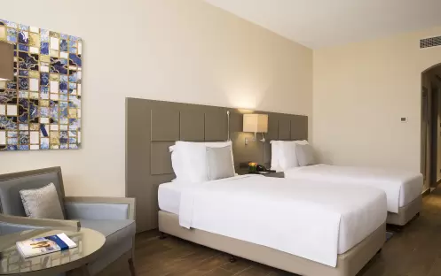 middle-east-holidays-ras-al-khaimah-the-cove-rotana-resort-pool-view- room