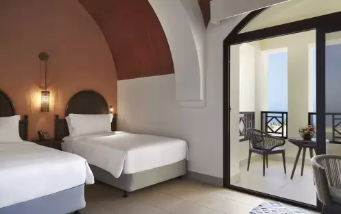 middle-east-holidays-ras-al-khaimah-the-cove-rotana-resort-lagoon-room