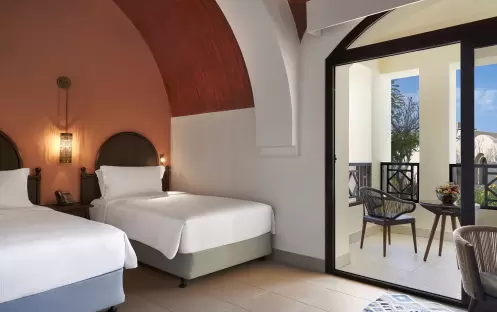 middle-east-holidays-ras-al-khaimah-the-cove-rotana-resort-guest- room-twin