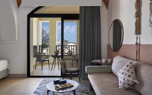 middle-east-holidays-ras-al-khaimah-the-cove-rotana-resort-guest- room-twin