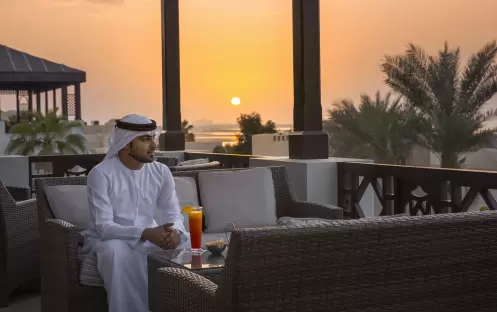 middle-east-holidays-ras-al-khaimah-the-cove-rotana-resort-breeze- bar-and-lounge-terrace-sunset-view